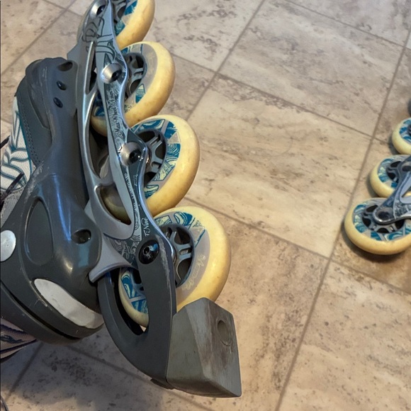 Kids Rollerblades with Adjustable Straps - Picture 11 of 12
